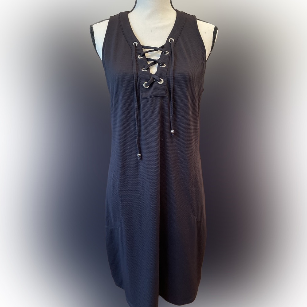 Tommy Bahama classic black dress size medium.  Excellent condition.like new.